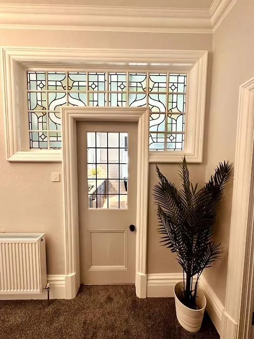 The Retreat - Large Luxury Apartment, Two Mins From Beach Bournemouth 0*,