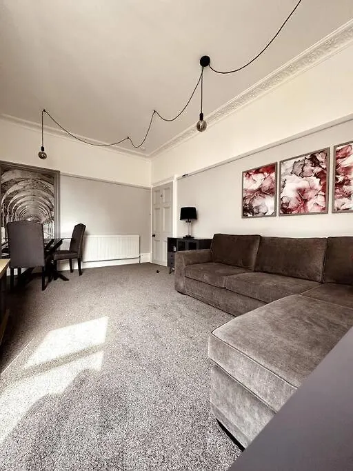 The Retreat - Large Luxury Apartment, Two Mins From Beach Bournemouth Lägenhet