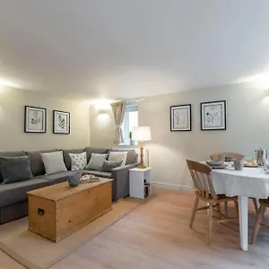 Cosy & Peaceful Self Contained In Montpellier Cheltenham