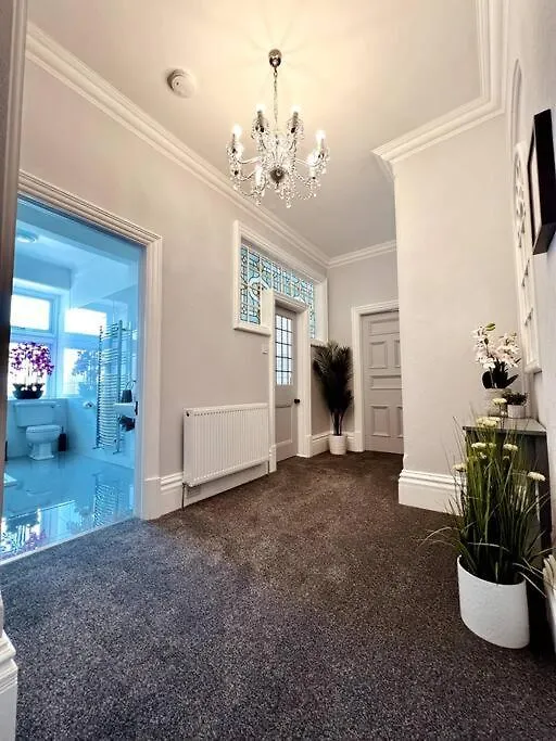 Apartment The Retreat - Large Luxury Apartment, Two Mins From Beach Bournemouth