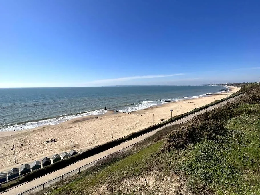 Apartment The Retreat - Large Luxury Apartment, Two Mins From Beach Bournemouth