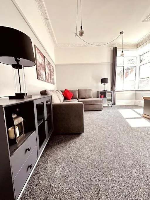 Apartment The Retreat - Large Luxury Apartment, Two Mins From Beach Bournemouth