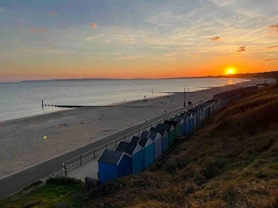 The Retreat - Large Luxury Apartment, Two Mins From Beach Bournemouth Apartment