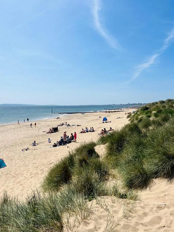 The Retreat - Large Luxury Apartment, Two Mins From Beach Bournemouth
